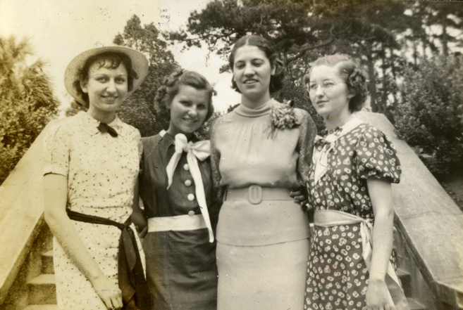 That's Barbara Thomas on the left and Joan (Jo-Ann) on the right