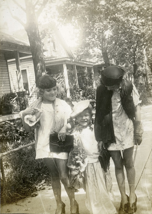 Mrs. Freddie (Cooper?), a friend, and Barbara Thomas right