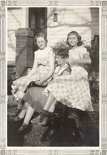 Joan, Mother (Stella) and Barbara Thomas at DancyT/Redell