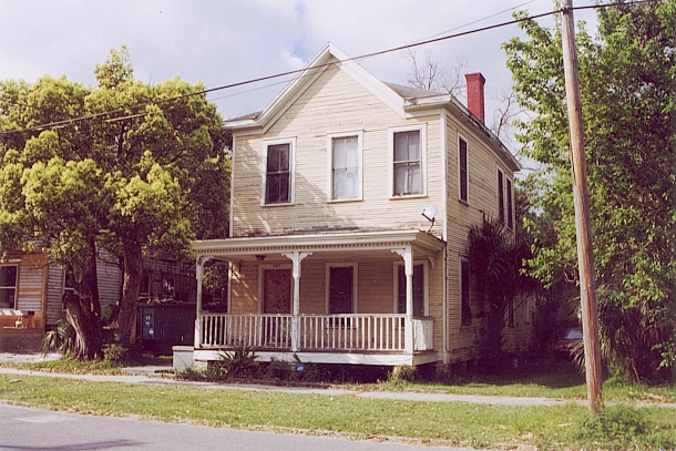 Front view of 147 Sixth Street between Hubbard and Market Streets