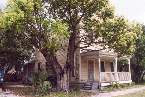 Sideview of 147 Sixth Street between Hubbard and Market Streets