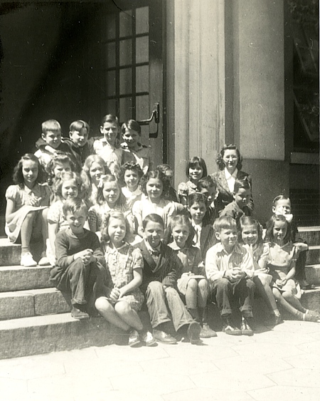 Joan Thomas' Class Photo #2