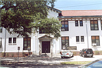 Front main entrance to MattieV on Hubbard 2003